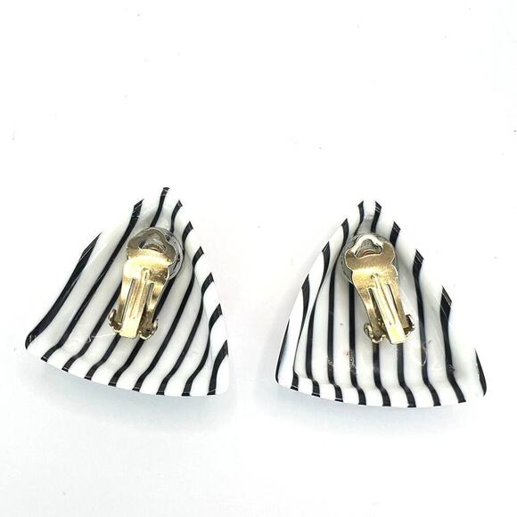 Vintage Domed Triangle Clip On Earrings Black White Striped Acrylic 80s - Picture 3 of 5